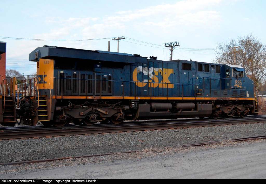 CSX 835